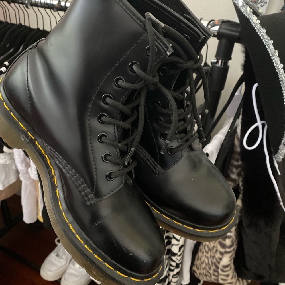 1460 leather dr martens 🤍